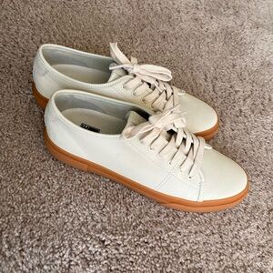 Frye Gia Low Lace Women’s 7.5 Shoe Leather White-Cream Sneakers with Tan Soles